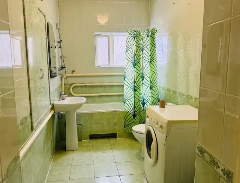 Продам частный дом 🏡

🌇Донецк, киевский район, микрорайон гладковка📌

✅Теплый, шлакоблочный дом с высокими потолками на 78 м2

⛽ Дом газифицирован - тепло экономично.
💦 Подача холодной и горячей воды четко по графику
✅ Просторный  совместный санузел
✅ 3 Отдельные спальни + уютный зал
✅ - фотография - 7