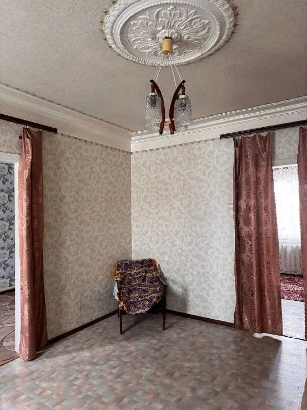 Продам дом + приватизированный участок! Красногвардейский р-н.

Стройте свое пространство с агентством недвижимости город.
Вы мечтаете - мы реализовываем💫

📪Улица червоногвардеская
Остановка городская больница №2
Документы полностью готовы к сделке
Собственник в донецке

✔️Земля 4,6 соток ( гос акт, участок прямоугольный, 28,4х16,7 )
Хоз постройки
Плодовые деревья
Ухоженные клумбы

✔️Индивидуальное отопление, газовый котел.
✔️Камин.
✔️Газ проведен.
✔️Остается все!
✔️Дом чистый, ухоженный, отапливался.
Заходи и живи!

Стоимость 4.300.000 ₽

☎️ +79495131300
☎️ +79495059339 - фотография - 4