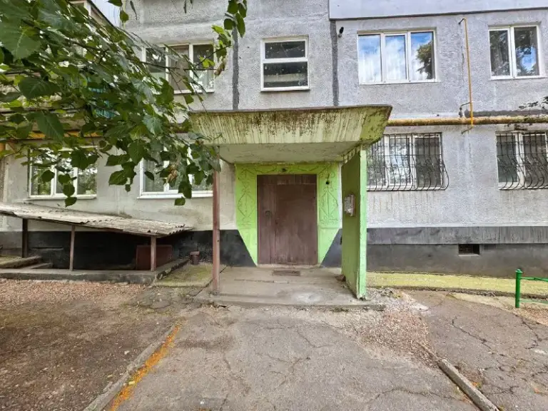 🏡Продажа 2-двухкомнатной квартиры
🏙️Город: ясиноватая днр
🗺Микрорайон зорька
• Этажность–1/5 жилого дома
• Общая площадь–41.6 м2
• Кухня–6.5 м2
• Высота потолков–2.55 м
• Квартира не угловая
• Окна пластиковые
• Санузел раздельный
• Есть своя кладовая в подвальном помещении
• Вода круглосуточно
• Рядом магазин, аптека, детский садик, школа и остановка общественного транспорта
• Документы готовы
🔥Собственник
💴Цена: 2🍋200.000 рублей
☎️+7(949) 341-88-03 Андрей
📨Подписаться - фотография - 3