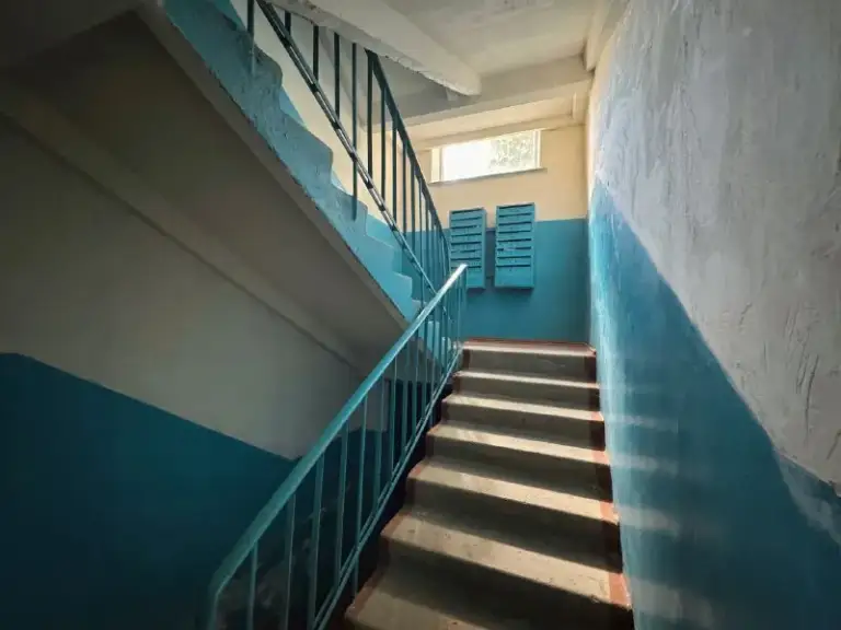 🏡Продажа 2-двухкомнатной квартиры
🏙️Город: ясиноватая днр
🗺Микрорайон зорька
• Этажность–1/5 жилого дома
• Общая площадь–41.6 м2
• Кухня–6.5 м2
• Высота потолков–2.55 м
• Квартира не угловая
• Окна пластиковые
• Санузел раздельный
• Есть своя кладовая в подвальном помещении
• Вода круглосуточно
• Рядом магазин, аптека, детский садик, школа и остановка общественного транспорта
• Документы готовы
🔥Собственник
💴Цена: 2🍋200.000 рублей
☎️+7(949) 341-88-03 Андрей
📨Подписаться - фотография - 4