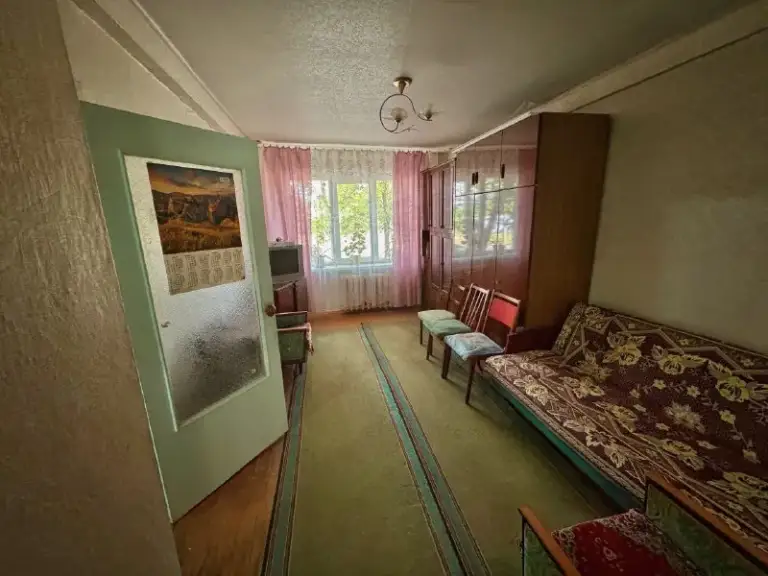 🏡Продажа 2-двухкомнатной квартиры
🏙️Город: ясиноватая днр
🗺Микрорайон зорька
• Этажность–1/5 жилого дома
• Общая площадь–41.6 м2
• Кухня–6.5 м2
• Высота потолков–2.55 м
• Квартира не угловая
• Окна пластиковые
• Санузел раздельный
• Есть своя кладовая в подвальном помещении
• Вода круглосуточно
• Рядом магазин, аптека, детский садик, школа и остановка общественного транспорта
• Документы готовы
🔥Собственник
💴Цена: 2🍋200.000 рублей
☎️+7(949) 341-88-03 Андрей
📨Подписаться - фотография - 7