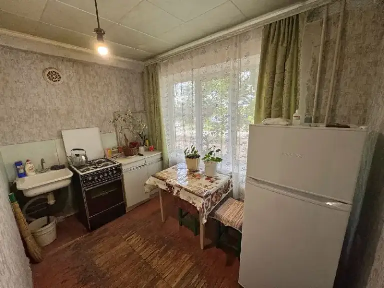 🏡Продажа 2-двухкомнатной квартиры
🏙️Город: ясиноватая днр
🗺Микрорайон зорька
• Этажность–1/5 жилого дома
• Общая площадь–41.6 м2
• Кухня–6.5 м2
• Высота потолков–2.55 м
• Квартира не угловая
• Окна пластиковые
• Санузел раздельный
• Есть своя кладовая в подвальном помещении
• Вода круглосуточно
• Рядом магазин, аптека, детский садик, школа и остановка общественного транспорта
• Документы готовы
🔥Собственник
💴Цена: 2🍋200.000 рублей
☎️+7(949) 341-88-03 Андрей
📨Подписаться - фотография - 9