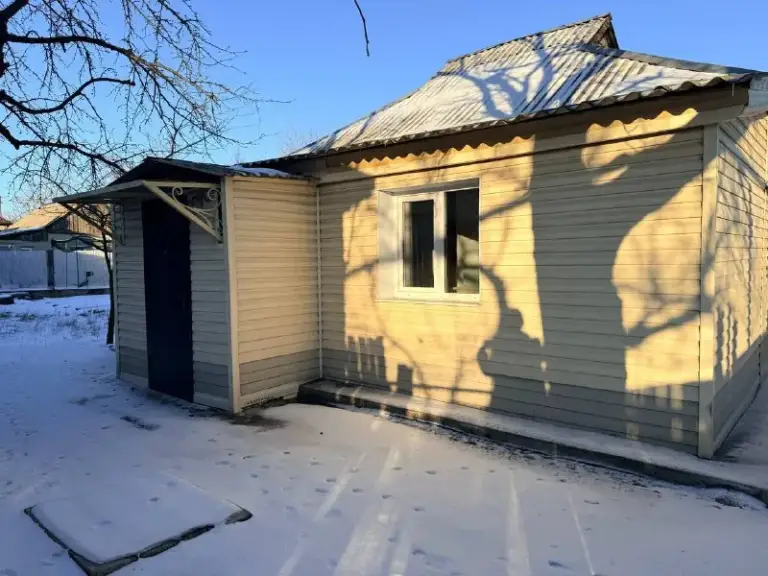 Продам дом от собственника!
Без комиссии агентства!  

🌇Донецк, в кировском районе, мкр. Семашко, недалеко кафе русский лес📌

✅Асфальтированная, освещенная улица. ❗️
✅Состояние после ремонта, с чистовой отделкой.
✅В доме проведена новая проводка, заменены все коммуникации на метало-пластиковые трубы.
✅Пластиковые окна, новый ламинат, новый кафель в ванной комнате и рабочая стенка на кухне.
📷По запросу скинем видеообзор и больше фото.

📲☎️+79494045892 Сергей

🛫Подписаться  |  дать объявление
📲Наш max - фотография - 2