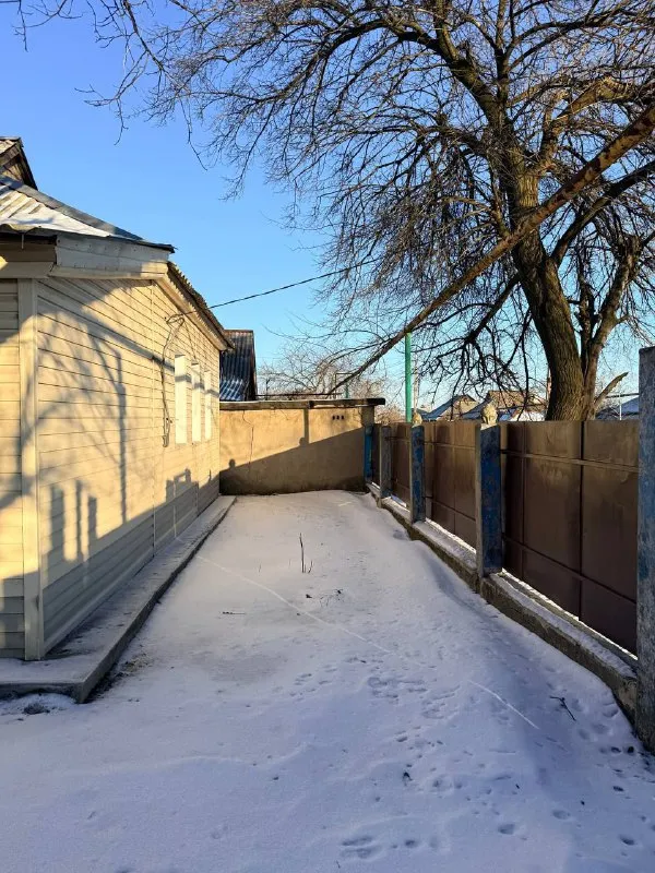 Продам дом от собственника!
Без комиссии агентства!  

🌇Донецк, в кировском районе, мкр. Семашко, недалеко кафе русский лес📌

✅Асфальтированная, освещенная улица. ❗️
✅Состояние после ремонта, с чистовой отделкой.
✅В доме проведена новая проводка, заменены все коммуникации на метало-пластиковые трубы.
✅Пластиковые окна, новый ламинат, новый кафель в ванной комнате и рабочая стенка на кухне.
📷По запросу скинем видеообзор и больше фото.

📲☎️+79494045892 Сергей

🛫Подписаться  |  дать объявление
📲Наш max - фотография - 3