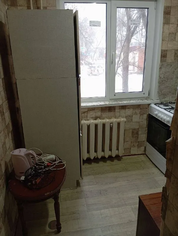 ‼️Аренда ! Пр. Ильича‼️
Сдам, 2х, этажность 2/5, ильича.
Вода по графику, газовая колонка! Нет холодильника
Комнаты смежные.
Рядом остановки, магазины, школы
Цена 14,000р +коммуналка, залог
Берут с детьми.
Не военных, без животных
+79493268382 Виктория ан - фотография - 4