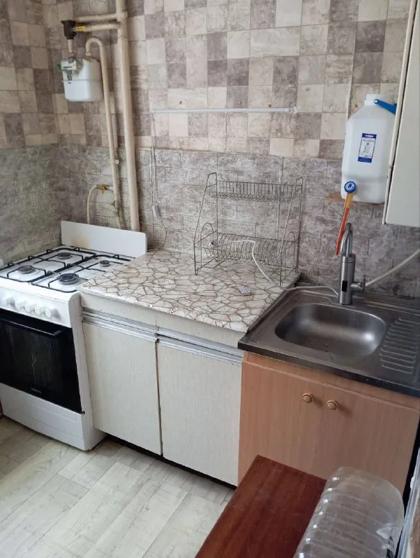 ‼️Аренда ! Пр. Ильича‼️
Сдам, 2х, этажность 2/5, ильича.
Вода по графику, газовая колонка! Нет холодильника
Комнаты смежные.
Рядом остановки, магазины, школы
Цена 14,000р +коммуналка, залог
Берут с детьми.
Не военных, без животных
+79493268382 Виктория ан - фотография - 5