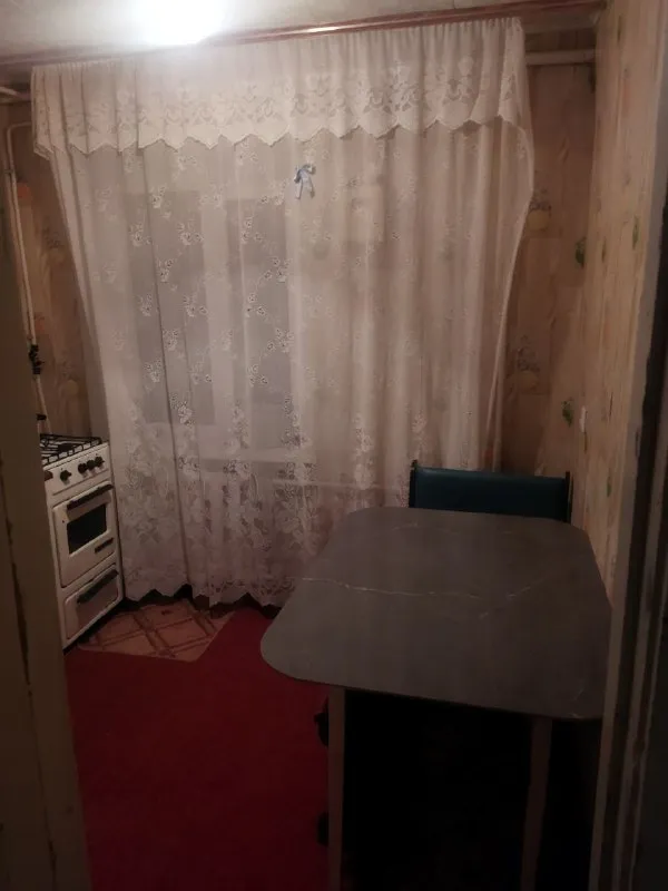 Здравствуйте! Сдам в центре однокомнатную квартиру по улице сеченова, г. Харцызск. Находится в пятиэтажном доме.
В пешей доступности садик, школа и все необходимые бытовые магазины. Прошу вас обратить внимание, в квартире нет стиральной машины и холодильника. В перспективе сдаётся на долгий срок.
Все вопросы в лс или по указанному номеру телефона.
Цена: 15т + коммун. Услуги.
Контакты: +7 993 64-58-17 - фотография - 3