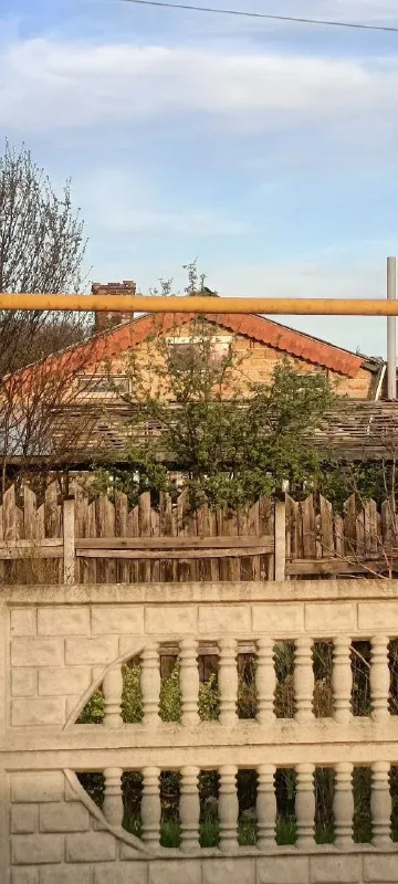 Продам домовладение
С участком земли 15 соток
🌇В донецке, кировский район, кировский бассейн кировец📌
✅Реконструировано в 2014г.
✅Два заезда с разных улиц к нашему дому
✅Дом крепкий, тёплые стены, крымский ракушняк.
✅4 Раздельные комнаты (3 спальни кухня 16 м. Хол. )
✅Два входа в дом, со двора и с сада. Два коридора, котельная,
Сан узел раздельный.
📑Внесён в росс реестр.
💰Стоимость 4 000 000 млн. ₽
Выслушаем предложения. ..
📲☎️+79494342068 Связь не всегда есть, пишите, отвечу.
С уважением - собственник
🛫Подписаться | дать объявление
📲Наш max - фотография - 2