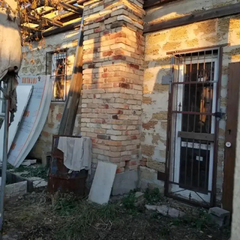 Продам домовладение
С участком земли 15 соток
🌇В донецке, кировский район, кировский бассейн кировец📌
✅Реконструировано в 2014г.
✅Два заезда с разных улиц к нашему дому
✅Дом крепкий, тёплые стены, крымский ракушняк.
✅4 Раздельные комнаты (3 спальни кухня 16 м. Хол. )
✅Два входа в дом, со двора и с сада. Два коридора, котельная,
Сан узел раздельный.
📑Внесён в росс реестр.
💰Стоимость 4 000 000 млн. ₽
Выслушаем предложения. ..
📲☎️+79494342068 Связь не всегда есть, пишите, отвечу.
С уважением - собственник
🛫Подписаться | дать объявление
📲Наш max - фотография - 3