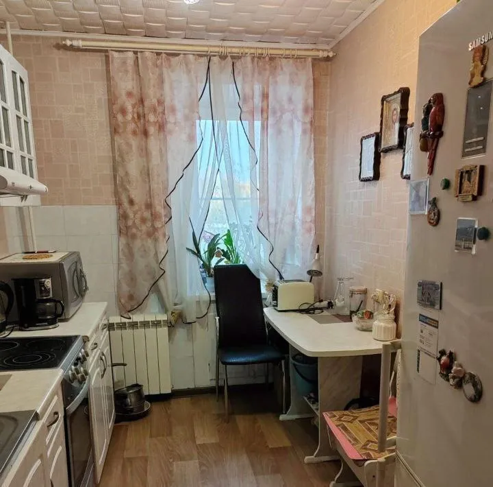 Сдается двухкомнатная квартира
На длительный срок❗️

🌇Донецк в кировском районе по ул. Кирова. 📌

✅Хорошая транспортная развязка, рядом остановки общественного транспорта, школа, магазины, аптеки.
✅Окна выходят во двор.
✅В квартире есть вся необходимая мебель и техника для проживания.
✅Сделан ремонт. Все готово для проживания - заселяйся и живи.
❄Есть кондиционер, м. .. 21000 ₽ к/у входят в цену

📲☎️+79493980975 Или пишите в тг
📲☎️+79494087634 Ярослава
Агентство недвижимости

🛫Подписаться  |  дать объявление
📲Наш max - фотография - 6
