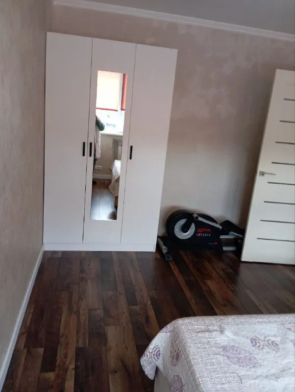 🏡Продаётся 3-трехкомнатная квартира
🌇Город: донецк днр
🏙️Район: будённовский
🗺Улица келлера, 30а
• Квартира находится на первом этаже
• Автономное отопление
• Выполнен качественный ремонт
• Теплый пол в кухне и ванной комнате
• В комнатах на полу ламинат
• Своя скважина
• Горячая и холодная вода круглосуточно
• Квартира продаётся с мебелью и бытовой техникой
• Закрытый двор, автоматические ворота, видеонаблюдение, есть парковочное место
• Рядом автостанция, рынок, школа детский садик
• Документы готовы
🔥Собственник
💴Цена: 7🍋650.000 рублей
☎️+7(949) 415-72-12 Елена
📨Подписаться - фотография - 7