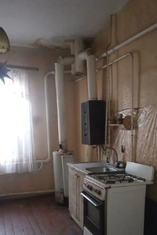 Продается газифицированный дом.

Собственник, не агенство!

Документы готовы

2 000 000 Торг

- Г. Харцызск,

- Р-н треста 

- Земельный участок 5 соток (приватизирован)

- S= 70 m2.

Дом обложен кирпичом (кухня, прихожая, санузел, веранда, гостиная, зал, 2 спальни), высокие потолки, окна обычные, отопление - агв, газовая колонка, сливная яма, хозпостройки. Счетчики на свет и газ. В шаговой доступности автобусная остановка, 10 минут до автовокзала. Долгов нет, в доме никто не прописан.

☎Тел. +7 (949) 412-43-77 виталий

📞 Тел. +7 (949) 412-43-74 виктория

▪️ Недвижимость большого харцызска 👈 подписаться
▪️ Разместить объявление
▪️ Обсудить - фотография - 5
