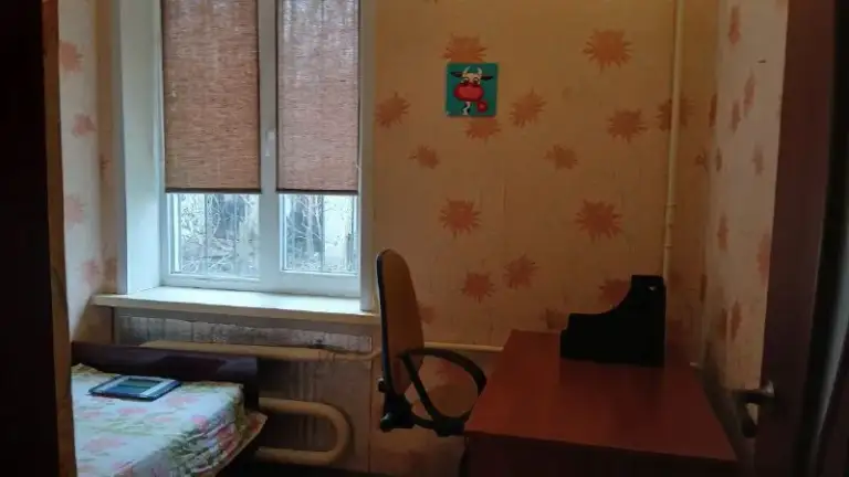 Продам 2х комн. Квартиру на пос. Победа, кировский р-н донецка (ориентир ул. Замоскворечная / памирская). 1й этаж 2х этажного дома. Жилое состояние. Мебель / техника остаются. Решетки на окнах. Рядом остановка трамвая – 5, 8, 13, парк коксохим
Цена 1 700 000руб
Ан анна +7 949 470 04 83 (феникс)
+7 949 796 89 69 (Миранда) - фотография - 4