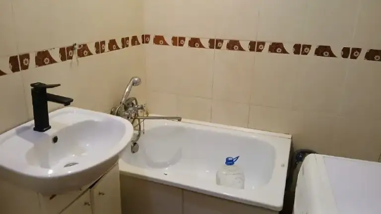 Продам 2х комн. Квартиру на пос. Победа, кировский р-н донецка (ориентир ул. Замоскворечная / памирская). 1й этаж 2х этажного дома. Жилое состояние. Мебель / техника остаются. Решетки на окнах. Рядом остановка трамвая – 5, 8, 13, парк коксохим
Цена 1 700 000руб
Ан анна +7 949 470 04 83 (феникс)
+7 949 796 89 69 (Миранда) - фотография - 6