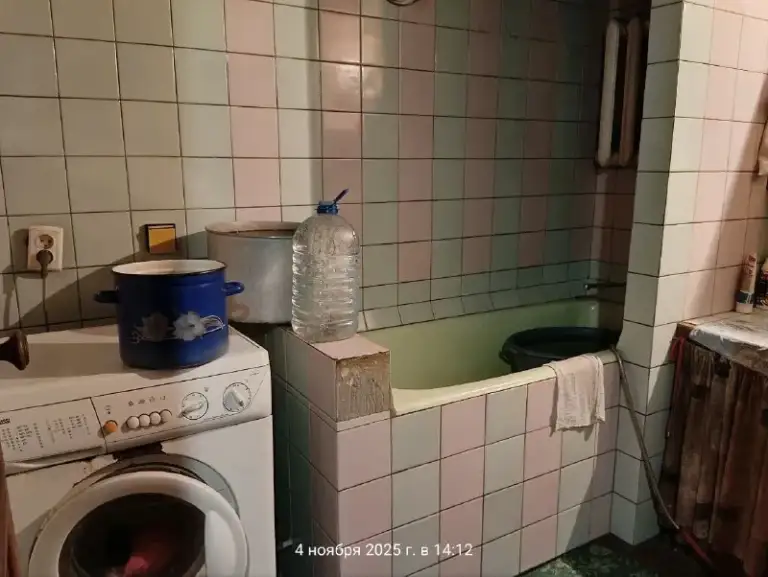 Продам 2х этажный дом на 29 шахте (ориентир ул. Победителей / заборовского), 126м. Кв. , три спальни и зал, камин. Кухня 15м. Кв. Удобства. Три балкона, зимний сад. Котел парапетный (твердотопливный длительного горения). Три входа в дом. Гараж. Участок 8 соток. Яма. Два заезда во двор (двое ворот). Цена 4 100 000руб. Без торга. .. Ан анна
+7 949 470 04 83 (Феникс)
+7 949 796 89 69 (Миранда) - фотография - 10