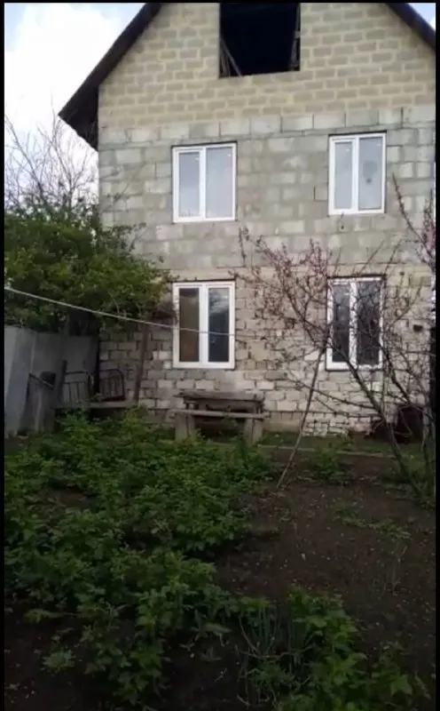 Продается дом + флигель
Продается от собственника❗️

🌇Город донецк в кировском районе, 11 поселок 📌

⛽На улице идет газ, осталось подвести в дом, вода проведена во двор и во флигель, так же есть скважина, возможно нужно будет ее почистить, так как не пользовались долгое время.
✅Во флигеле выведена канализация (хорошая новая яма в конце двора )
✅Флигель ранее был жилой, не жили в нем 10 лет, если сделать косметический ремонт можно жить, окна во флигеле пластиковые, печное отопление.
✅Флигель небольшой, но. .. ="background-image:url('//telegram. Org/img/emoji/40/e29d97.png')">❗️все остальное по телефону или пишите вотсап, макс или тг.
📲☎️+79384641990 Олеся
👀Показ практически в любое время по согласованию.
Не агентство, от собственника

🛫Подписаться  |  дать объявление
📲Наш max - фотография - 4