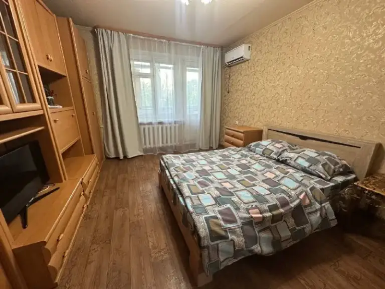 Посуточно 1-комнатная квартира
🌆В пролетарском районе 📌
❗️Сдаётся от двух суток
✅Оснащение: wi-fi, телевизор smart tv, стиральная машина, кондиционер, микроволновка, горячая вода по графику, балкон, кухня, ванна, спальня с кроватью, средства гигиены и т. Д 🔥
Насосная станция на 500 литров 💦
Отличная транспортная развязка, рынок объедененный, магазины, банк, район пролетарского исполкома🚀
❗Не сдаётся шумным компаниям для проведения вечеринок ⬇️
📲☎️+79493956808 Александр
Вк https://vk. Com/id_sany_logvinov
Тг t. Me/logvinov_alexander
* Комфорт и уют по доступной цене!
🛫Подписаться | дать объявление
📲Max - фотография - 3