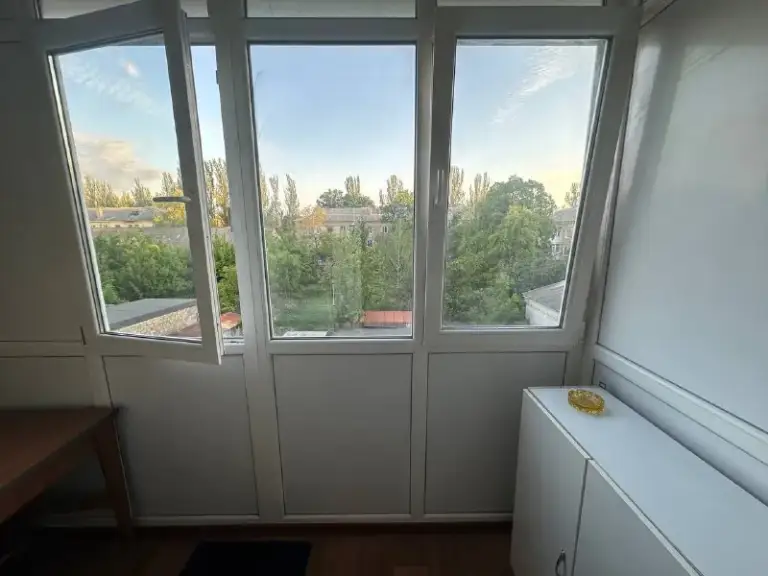 Посуточно 1-комнатная квартира
🌆В пролетарском районе 📌
❗️Сдаётся от двух суток
✅Оснащение: wi-fi, телевизор smart tv, стиральная машина, кондиционер, микроволновка, горячая вода по графику, балкон, кухня, ванна, спальня с кроватью, средства гигиены и т. Д 🔥
Насосная станция на 500 литров 💦
Отличная транспортная развязка, рынок объедененный, магазины, банк, район пролетарского исполкома🚀
❗Не сдаётся шумным компаниям для проведения вечеринок ⬇️
📲☎️+79493956808 Александр
Вк https://vk. Com/id_sany_logvinov
Тг t. Me/logvinov_alexander
* Комфорт и уют по доступной цене!
🛫Подписаться | дать объявление
📲Max - фотография - 6