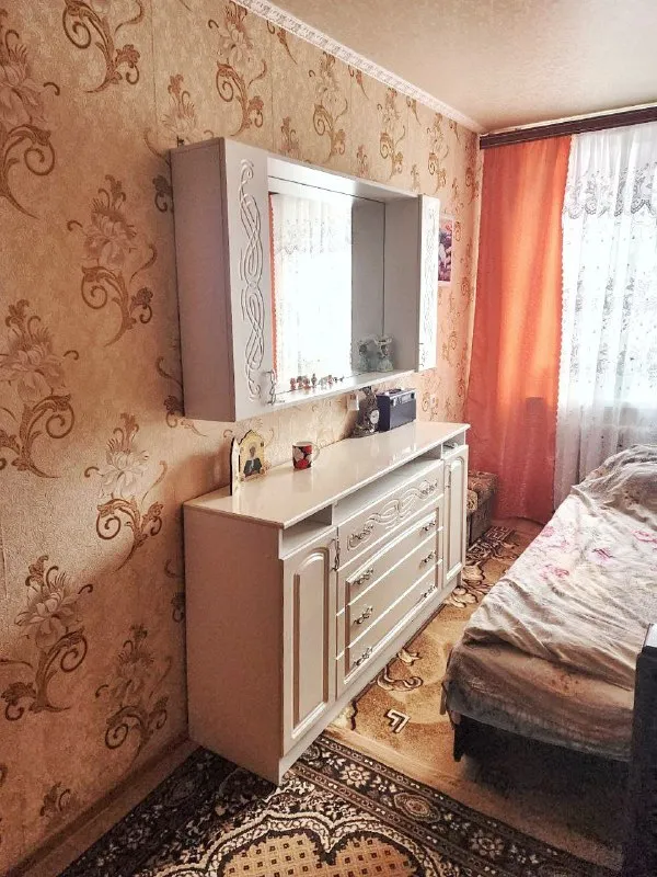 Продам двухкомнатную квартиру

🌇Днр г. Кировское, микрорайон молодёжный. 📌

🔥Продажа с мебелью и техникой — «заходи и живи»

💰​Цена квартиры: 3,5 млн. ₽

✅Площадь 42,5м², 2 этаж.
​👍Идеальный вариант для тех, кто хочет заехать сразу после сделки или ищет готовый объект под аренду без дополнительных вложений.
​О квартире и планировке:
​✅Две изолированные комнаты.
🎁​Бонус: имеется вместительная кладовая — отлично подойдет для хранения вещей или домашних. .. Й и долгов. ​полная готовность к быстрому выходу на сделку.

​Звоните, чтобы договориться о просмотре. Показ в удобное для вас время!🕖
📲☎️8 (949) 493-03-57 - Любовь николаевна -
Принимает только звонки, в соцсетях нет.

🛫Подписаться  |  дать объявление
📲Наш max - фотография - 2