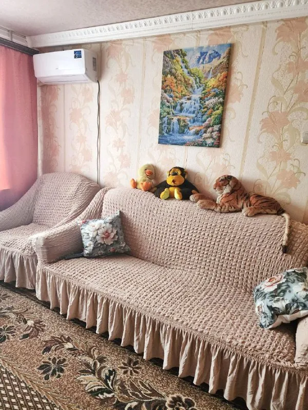 Продам двухкомнатную квартиру

🌇Днр г. Кировское, микрорайон молодёжный. 📌

🔥Продажа с мебелью и техникой — «заходи и живи»

💰​Цена квартиры: 3,5 млн. ₽

✅Площадь 42,5м², 2 этаж.
​👍Идеальный вариант для тех, кто хочет заехать сразу после сделки или ищет готовый объект под аренду без дополнительных вложений.
​О квартире и планировке:
​✅Две изолированные комнаты.
🎁​Бонус: имеется вместительная кладовая — отлично подойдет для хранения вещей или домашних. .. Й и долгов. ​полная готовность к быстрому выходу на сделку.

​Звоните, чтобы договориться о просмотре. Показ в удобное для вас время!🕖
📲☎️8 (949) 493-03-57 - Любовь николаевна -
Принимает только звонки, в соцсетях нет.

🛫Подписаться  |  дать объявление
📲Наш max - фотография - 3