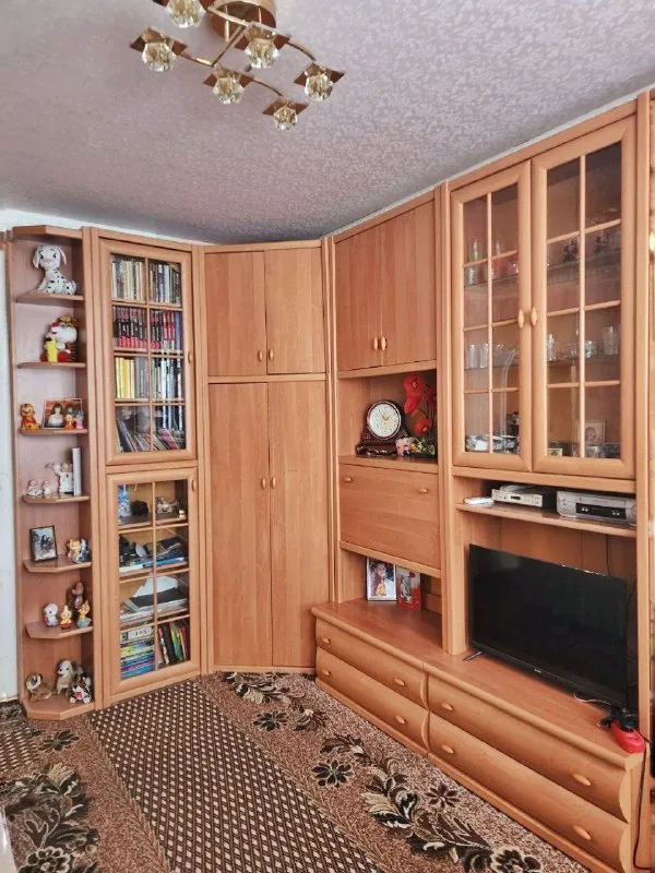 Продам двухкомнатную квартиру

🌇Днр г. Кировское, микрорайон молодёжный. 📌

🔥Продажа с мебелью и техникой — «заходи и живи»

💰​Цена квартиры: 3,5 млн. ₽

✅Площадь 42,5м², 2 этаж.
​👍Идеальный вариант для тех, кто хочет заехать сразу после сделки или ищет готовый объект под аренду без дополнительных вложений.
​О квартире и планировке:
​✅Две изолированные комнаты.
🎁​Бонус: имеется вместительная кладовая — отлично подойдет для хранения вещей или домашних. .. Й и долгов. ​полная готовность к быстрому выходу на сделку.

​Звоните, чтобы договориться о просмотре. Показ в удобное для вас время!🕖
📲☎️8 (949) 493-03-57 - Любовь николаевна -
Принимает только звонки, в соцсетях нет.

🛫Подписаться  |  дать объявление
📲Наш max - фотография - 4