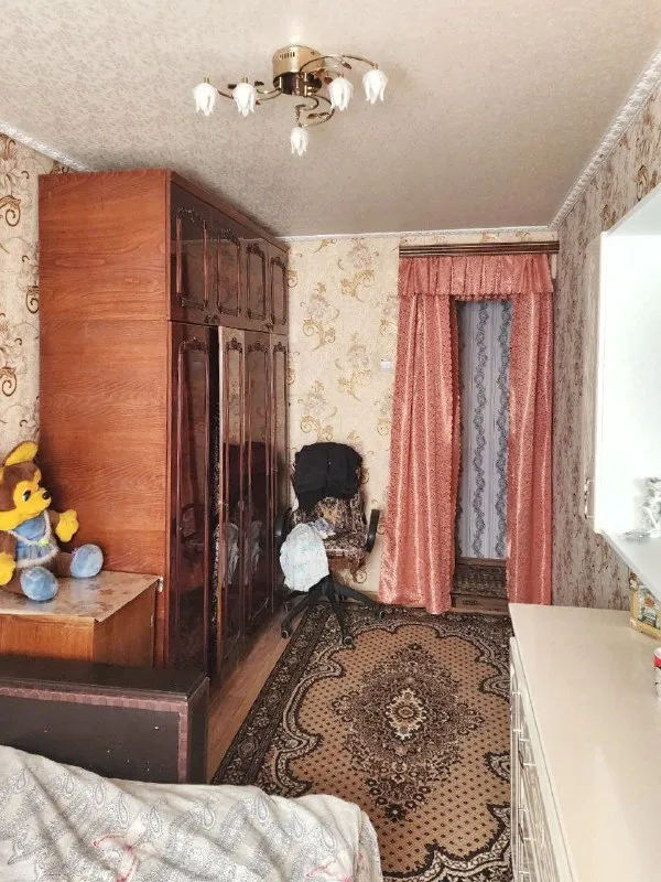 Продам двухкомнатную квартиру

🌇Днр г. Кировское, микрорайон молодёжный. 📌

🔥Продажа с мебелью и техникой — «заходи и живи»

💰​Цена квартиры: 3,5 млн. ₽

✅Площадь 42,5м², 2 этаж.
​👍Идеальный вариант для тех, кто хочет заехать сразу после сделки или ищет готовый объект под аренду без дополнительных вложений.
​О квартире и планировке:
​✅Две изолированные комнаты.
🎁​Бонус: имеется вместительная кладовая — отлично подойдет для хранения вещей или домашних. .. Й и долгов. ​полная готовность к быстрому выходу на сделку.

​Звоните, чтобы договориться о просмотре. Показ в удобное для вас время!🕖
📲☎️8 (949) 493-03-57 - Любовь николаевна -
Принимает только звонки, в соцсетях нет.

🛫Подписаться  |  дать объявление
📲Наш max - фотография - 5