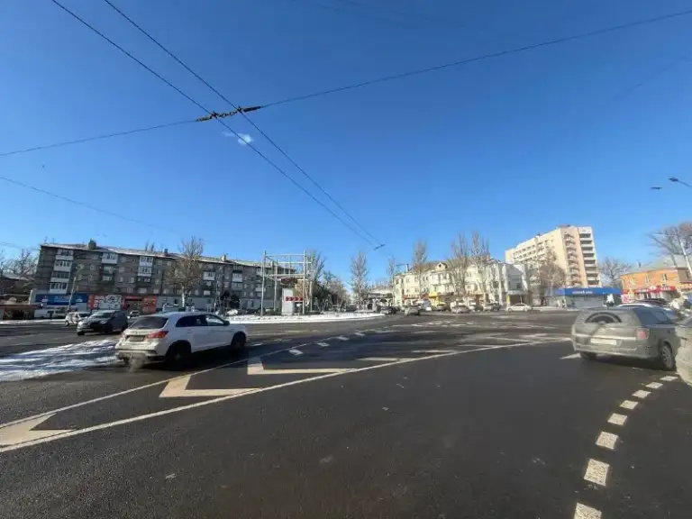 Аренда коммерческого помещения площадью 600 квадратных метров 

🌇Донецк, площадь бакинских комиссаров, пр. Богдана хмельницкого 1а📌

Стройте свое пространство с агентством недвижимости город.
Вы мечтаете - мы реализовываем💫

✅Лучшее предложение в центре куйбышевского района
✅Второй этаж, окна на кольцо
✅Есть зона разгрузки
👍Отличный автомобильный и пешеходный трафик❗️ - фотография - 3