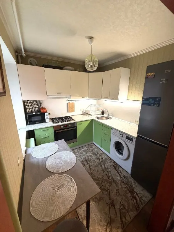 🏡Продаётся 2-двухкомнатная квартира
🌇Город: донецк днр
🏙️Район: ворошиловский
🗺Улица университетская, изумруд

• Этажность–2/5 жилого дома
• Общая площадь–44 м2

• В квартире остается вся мебель и бытовая техника, новый холодильник и стиральная машина
• Стоит накопительная система с хорошим насосом
• Газовая колонка, вода горячая круглосуточно
• Рядом парк кованых фигур
• Хорошая транспортная развязка
🔥Собственник

💴Цена: 5🍋700.000 рублей
📍Торг
☎️+7(949) 560-94-86

📨Подписаться - фотография - 7