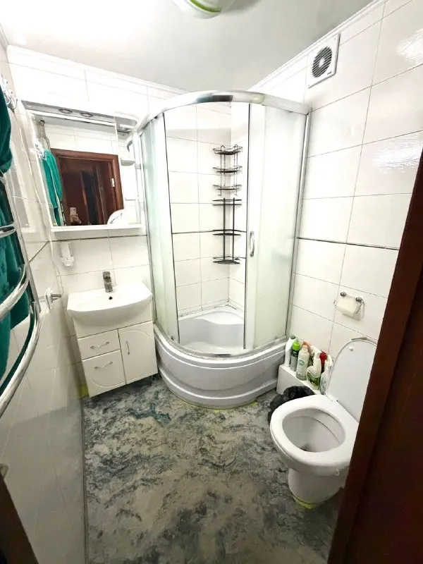🏡Продаётся 2-двухкомнатная квартира
🌇Город: донецк днр
🏙️Район: ворошиловский
🗺Улица университетская, изумруд

• Этажность–2/5 жилого дома
• Общая площадь–44 м2

• В квартире остается вся мебель и бытовая техника, новый холодильник и стиральная машина
• Стоит накопительная система с хорошим насосом
• Газовая колонка, вода горячая круглосуточно
• Рядом парк кованых фигур
• Хорошая транспортная развязка
🔥Собственник

💴Цена: 5🍋700.000 рублей
📍Торг
☎️+7(949) 560-94-86

📨Подписаться - фотография - 8