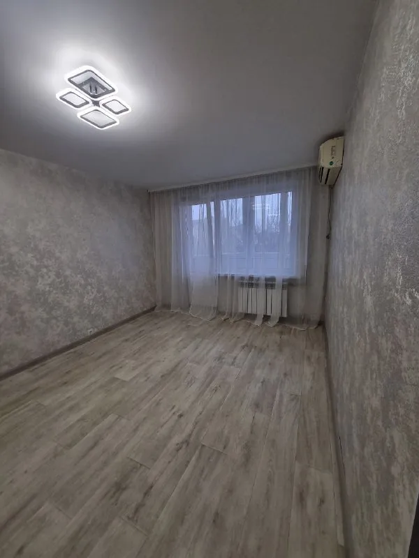 🏡Продам 1-однокомнатную квартиру
🌇Город: донецк днр
🏙️Район: будённовский
🗺Ориентир: площадь будённого, улица октября

• Этажность–3/5 жилого дома

• Квартира после ремонта
• Рядом автостанция, детский садик, школа, банк, магазины
🔥Собственник

💴Цена: 3🍋800.000 рублей
☎️+7(949) 315-22-00 Константин

📨Подписаться - фотография - 2