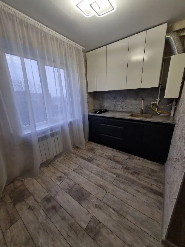 🏡Продам 1-однокомнатную квартиру
🌇Город: донецк днр
🏙️Район: будённовский
🗺Ориентир: площадь будённого, улица октября

• Этажность–3/5 жилого дома

• Квартира после ремонта
• Рядом автостанция, детский садик, школа, банк, магазины
🔥Собственник

💴Цена: 3🍋800.000 рублей
☎️+7(949) 315-22-00 Константин

📨Подписаться - фотография - 6