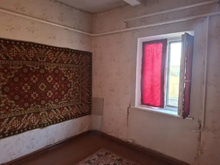 Продам газифицированный дом в с. Марьяновка, старобешевский м. О
Площадь 59 кв. М
Земельный участок 23 сотки
Имеются хозпостройки (подвал, летняя кухня, залит фундамент под гараж)
Удаленность от донецка 5 км. В селе работают детский сад и школа
Стоимость 2300000 руб
Возможен торг
Телефон +79493373866 александр - фотография - 5