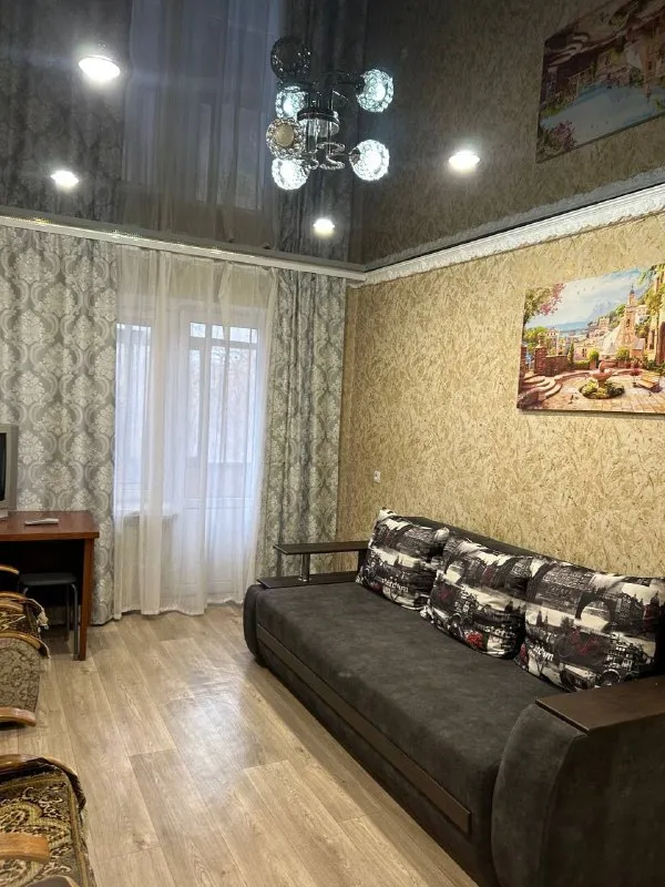🏡Продаётся 1-однокомнатная квартира
🌇Город: енакиево днр
🗺Квартира находится в самом центре города

• Этажность–3/5 жилого дома

• Сделан хороший ремонт, заезжай и живи
• В шаговой доступности: рынок, магазины, больница, кафе и остановки общественного транспорта
• Так же рядам находятся садик, школа
🔥Продажа от собственника

💴Цена: 1🍋800.000 рублей
☎️+7(949) 485-47-35
☎️+7(949) 493-05-04

📨Подписаться - фотография - 2