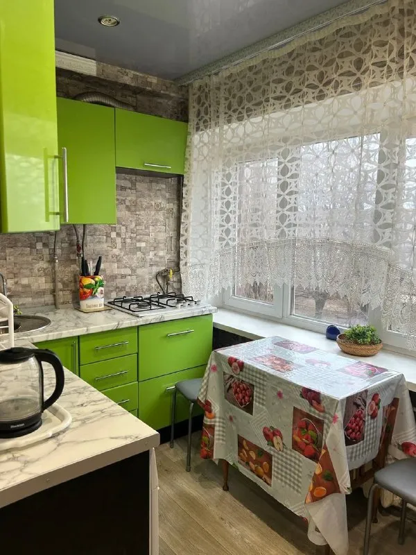 🏡Продаётся 1-однокомнатная квартира
🌇Город: енакиево днр
🗺Квартира находится в самом центре города

• Этажность–3/5 жилого дома

• Сделан хороший ремонт, заезжай и живи
• В шаговой доступности: рынок, магазины, больница, кафе и остановки общественного транспорта
• Так же рядам находятся садик, школа
🔥Продажа от собственника

💴Цена: 1🍋800.000 рублей
☎️+7(949) 485-47-35
☎️+7(949) 493-05-04

📨Подписаться - фотография - 3