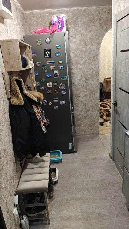 🏡Продам 3-трехкомнатную квартиру
🌇Город: донецк днр
🏙️Район: калининский
🗺Улица 50-й гвардейской дивизии, 8

• Этажность–4/5 жилого дома
• Общая площадь–60 м2

• В квартире был выполнен ремонт в 2024 году
• Заменены проводка, отопление и водоснабжение
• Установлена система умный дом (свет и техника управляется голосом)
• Вода круглосуточно, в подвале установлена автоматическая накопительная система
• Там же в подвале есть кладовка
• Квартира продаётся с мебелью и бытовой техникой, кроме стиральной машины
• Под домом есть парковочное место для автомобиля
• Вместе с квартирой продаётся капитальный гараж
• Рядом две школы и два детских садика
🔥Собственник

💴Цена: 9🍋000.000 рублей
☎️+7(949) 585-08-61

📨Подписаться - фотография - 1
