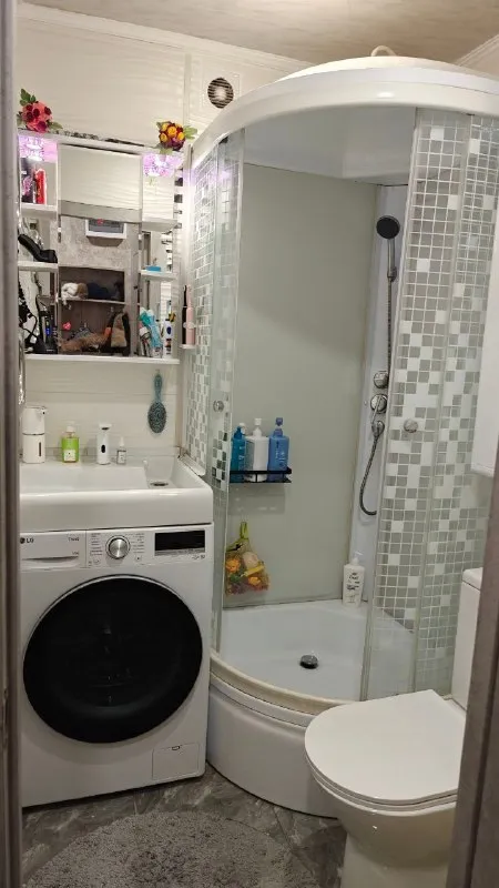 🏡Продам 3-трехкомнатную квартиру
🌇Город: донецк днр
🏙️Район: калининский
🗺Улица 50-й гвардейской дивизии, 8

• Этажность–4/5 жилого дома
• Общая площадь–60 м2

• В квартире был выполнен ремонт в 2024 году
• Заменены проводка, отопление и водоснабжение
• Установлена система умный дом (свет и техника управляется голосом)
• Вода круглосуточно, в подвале установлена автоматическая накопительная система
• Там же в подвале есть кладовка
• Квартира продаётся с мебелью и бытовой техникой, кроме стиральной машины
• Под домом есть парковочное место для автомобиля
• Вместе с квартирой продаётся капитальный гараж
• Рядом две школы и два детских садика
🔥Собственник

💴Цена: 9🍋000.000 рублей
☎️+7(949) 585-08-61

📨Подписаться - фотография - 10