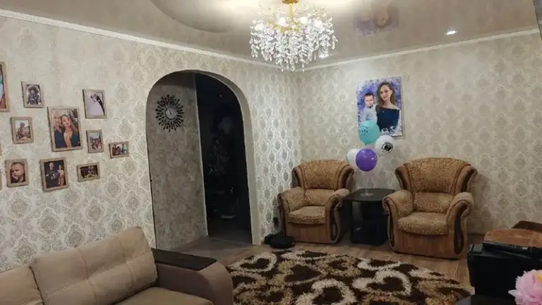 🏡Продам 3-трехкомнатную квартиру
🌇Город: донецк днр
🏙️Район: калининский
🗺Улица 50-й гвардейской дивизии, 8

• Этажность–4/5 жилого дома
• Общая площадь–60 м2

• В квартире был выполнен ремонт в 2024 году
• Заменены проводка, отопление и водоснабжение
• Установлена система умный дом (свет и техника управляется голосом)
• Вода круглосуточно, в подвале установлена автоматическая накопительная система
• Там же в подвале есть кладовка
• Квартира продаётся с мебелью и бытовой техникой, кроме стиральной машины
• Под домом есть парковочное место для автомобиля
• Вместе с квартирой продаётся капитальный гараж
• Рядом две школы и два детских садика
🔥Собственник

💴Цена: 9🍋000.000 рублей
☎️+7(949) 585-08-61

📨Подписаться - фотография - 5