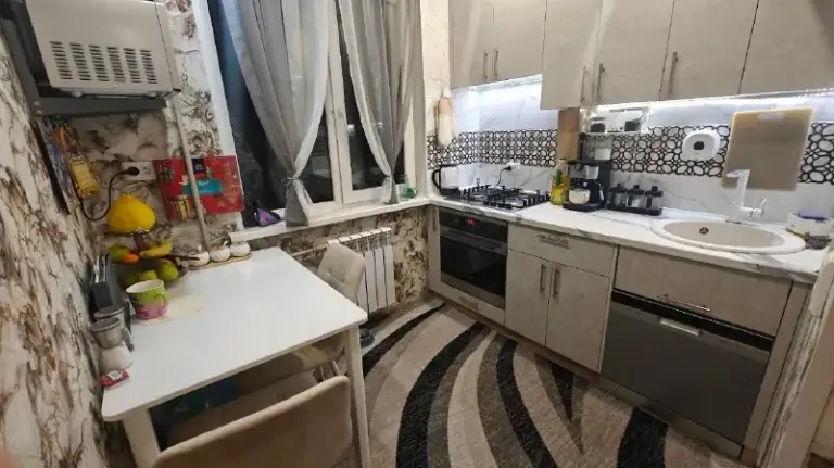 🏡Продам 3-трехкомнатную квартиру
🌇Город: донецк днр
🏙️Район: калининский
🗺Улица 50-й гвардейской дивизии, 8

• Этажность–4/5 жилого дома
• Общая площадь–60 м2

• В квартире был выполнен ремонт в 2024 году
• Заменены проводка, отопление и водоснабжение
• Установлена система умный дом (свет и техника управляется голосом)
• Вода круглосуточно, в подвале установлена автоматическая накопительная система
• Там же в подвале есть кладовка
• Квартира продаётся с мебелью и бытовой техникой, кроме стиральной машины
• Под домом есть парковочное место для автомобиля
• Вместе с квартирой продаётся капитальный гараж
• Рядом две школы и два детских садика
🔥Собственник

💴Цена: 9🍋000.000 рублей
☎️+7(949) 585-08-61

📨Подписаться - фотография - 8