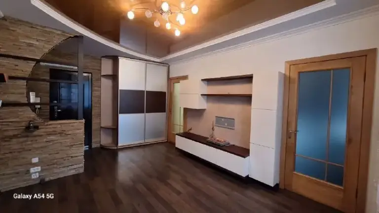 Продажа крупногабаритной 2х комнатной квартиры в кировском районе
Улица высоцкого - микрорайон текстильщик - ледовая арена

Стройте свое пространство с агентством недвижимости город.
Вы мечтаете - мы реализовываем💫

Документы полностью готовы к сделке

📌Общая площадь 51 кв. М
📌2Й этаж из 10
📌Перепланировка узаконена
📌Холодная и горячая вода согласно графику
📌Квартира теплая, не угловая
📌В квартире остается вся мебель и техника
📌Выполнен качественный ремонт во всех комнатах
📌Тихий спокойный двор, детская площадка
📌Во дворе большой храм

Насыщенная инфраструктура: ледовая арена, детские сады, школы, продуктовые магазины, супермаркет.
👌Развитая транспортная развязка в любую точку города. Остановки маршрутного такси в шаговой доступности. Экологически чистый район города.

Стоимость 5 500 000 руб

☎️ +79495138558 - фотография - 4
