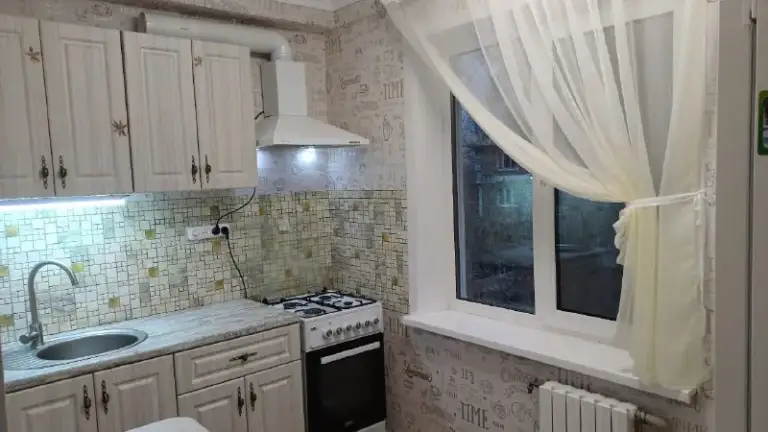 🏡Продам 2-двухкомнатную квартиру
🌇Город: донецк днр
🏙️Район: кировский
🗺Улица бирюзова

• Этажность–5/5 жилого дома
• Общая площадь–46 м2
• Кухня–6.8 м2

• Новая крыша
• Квартира продаётся с мебелью и бытовой техникой
• Вода по графику
• На балконе есть накопительный бак для воды
• Рядом поликлиника, школа, детский садик, супермаркет, рынок и остановка общественного транспорта
🔥Собственник

💴Цена: 3🍋200.000 рублей
☎️+7(949) 322-75-50

📨Подписаться - фотография - 8
