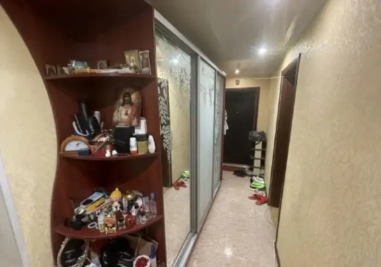🏡Продаётся 1-однокомнатная квартира
🌇Город: донецк днр
🏙️Район: калининский
🗺Улица харитонова, ориентир гор-гаи
• Этажность–7/9 жилого дома
• Общая площадь–52 м2
• Жилое состояние
• Квартира продаётся с мебелью и бытовой техникой
• Вода по графику
🔥Собственник
💴Цена: 3🍋800.000 рублей
☎️+7(949) 742-86-84
📨Подписаться - фотография - 1