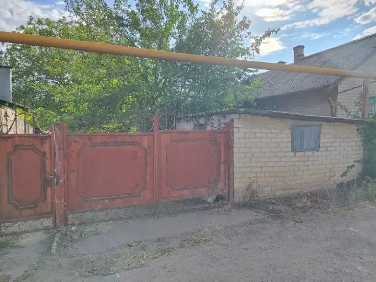 Продам дом( ветхий), р-н липово, участок 6,5, новый водопровод, документы готовы, без долгов.700тыс. Р. Собственник +79493630061 - фотография - 1