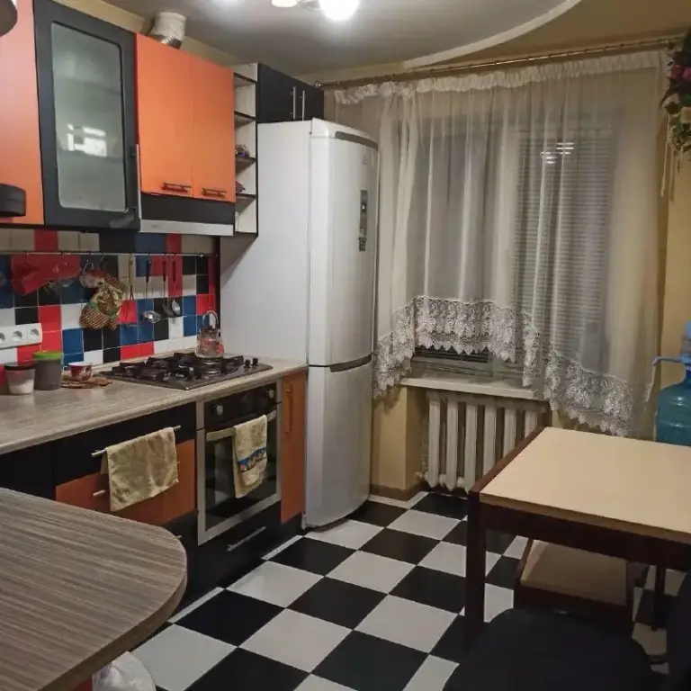 Продажа 3х комнатной квартиры в кировском районе
Улица петровского - микрорайон текстильщик - ледовая арена

Стройте свое пространство с агентством недвижимости город.
Вы мечтаете - мы реализовываем💫

☎️+79495138558

Документы полностью готовы к сделке, прописанных нет!!!

📌Общая площадь 63 кв. М
📌9Й этаж из 9
📌Кровля не течет, собственник перекрывал крышу сам
📌Квартира теплая
📌Вода согласно графику
📌В квартире выполнен качественный ремонт
📌Установлены пластиковые окна
📌Коммуникации поменяны
📌Остается полностью вся мебель и техника необходимая для комфортного проживания
📌Дополнительных вложений не требует

Хорошая транспортная развязка. 👌
Сады, школы, магазины, все что нужно для комфортной жизни в шаговой доступности🔑

Стоимость 6 200 000 руб

☎️+79495138558 - фотография - 6