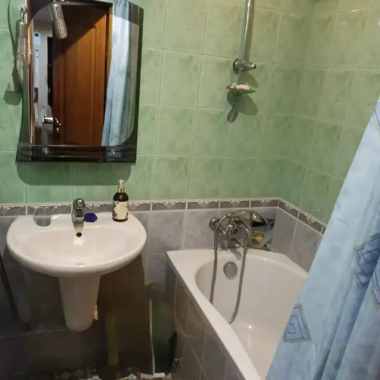 Продажа 3х комнатной квартиры в кировском районе
Улица петровского - микрорайон текстильщик - ледовая арена

Стройте свое пространство с агентством недвижимости город.
Вы мечтаете - мы реализовываем💫

☎️+79495138558

Документы полностью готовы к сделке, прописанных нет!!!

📌Общая площадь 63 кв. М
📌9Й этаж из 9
📌Кровля не течет, собственник перекрывал крышу сам
📌Квартира теплая
📌Вода согласно графику
📌В квартире выполнен качественный ремонт
📌Установлены пластиковые окна
📌Коммуникации поменяны
📌Остается полностью вся мебель и техника необходимая для комфортного проживания
📌Дополнительных вложений не требует

Хорошая транспортная развязка. 👌
Сады, школы, магазины, все что нужно для комфортной жизни в шаговой доступности🔑

Стоимость 6 200 000 руб

☎️+79495138558 - фотография - 7