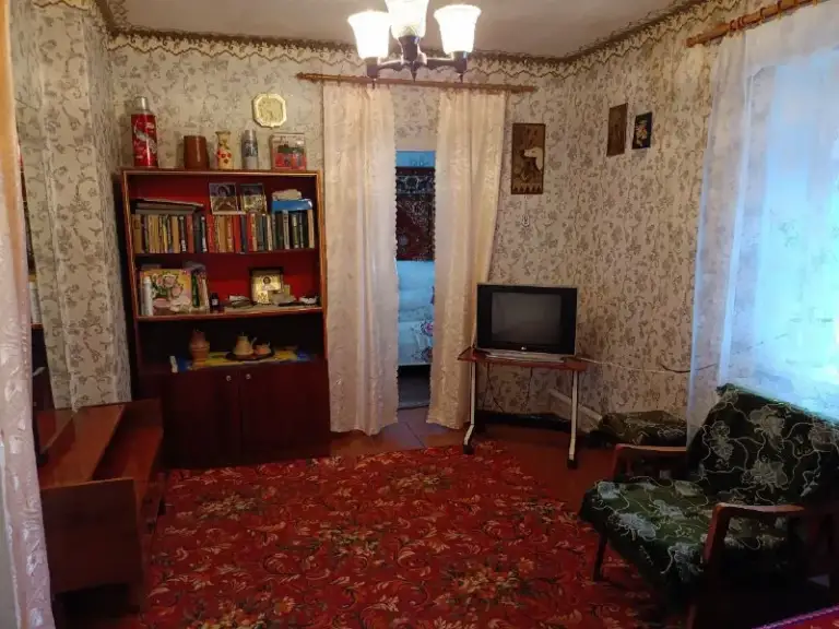 Сдаётся в аренду дом 🏡

🌇Донецк в будённовском районе, ул. Верхнекурганская. ( р- н заперевальная). 📌

✅В доме 3 комнаты, санузел, кухня, коридор.
⛽Газовое отопление, газовая колонка.
✅Свой отдельный двор.
🚘Машину можно ставить возле дома.
👍Есть вся необходимая мебель для комфортного проживания.

💰Стоимость аренды: 25000+ ком услуги. Залоговая сумма.

Для просмотра звоните:
📲☎️+79493454298;
📲☎️+79493758610
С ув. Ан" квартал+"

🛫Подписаться  |  дать объявление
📲Наш max - фотография - 8