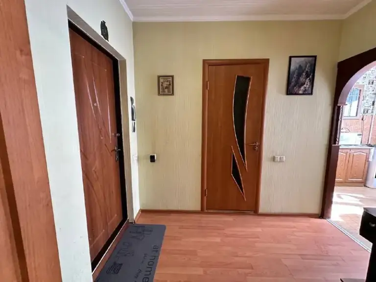 🏡Посуточно - собственник❗️
Аренда 1-однокомнатной квартиры

🌇Расположена в донецке, ориентир донецк - сити📌

✅Квартира крупногабаритная
✅Имеются другие варианты в разных районах донецка, цены от 4.500 ₽ ❤️

🐳 Вода постоянно (накопитель 750л+водонагреватель)
💼Отчётные документы!

🐶🐱🐢
🚬Курение разрешено на балконе.

💰Залог 5.000 р. , возвращается в течении дня, на карту гостя
Пишите/звоните - обязательно договоримся 🤝 6.000 рублей

📲☎️+79498523369
📲☎️+79192137781

📨Подписаться - фотография - 1
