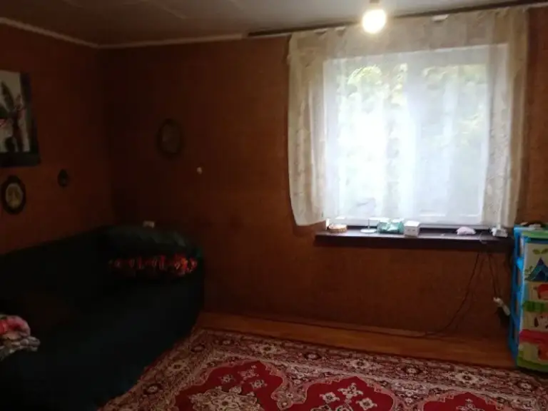 Продаётся уютная двухэтажная дача на двух участках 8,4 сотки

🌇Донецк в садоводческом товариществе сосна в ленинском районе, ориентир за авдотьино и пгт ларино. 📍

💦Имеется своя скважина, проблем с водой нет, вода заведена в дом через систему расширительного бака, в доме есть разводка канализации, готовая под сан узел, выгребная яма, интернет, кондиционер ( заправлялся и чистился летом).
✅Первый этаж- кухня и зала, печное отопление, второй этаж  - спальня, добротная не крутая удобная лестница на второй этаж. Дом утеплён пенопластом снаружи, крыша минватой, балкон закрыт, везде пластиковые окна, первые входные двери пластиковые, вторые в дом - железные.
✅Требуется косметический ремонт. На участках имеется дачный полив, летний душ( бак с подогревом), сарай, уличный туалет.

💰Цена 1 400 000 ₽

📲☎️+79496377265 Виталий

🛫Подписаться  |  дать объявление
📲Наш max - фотография - 5