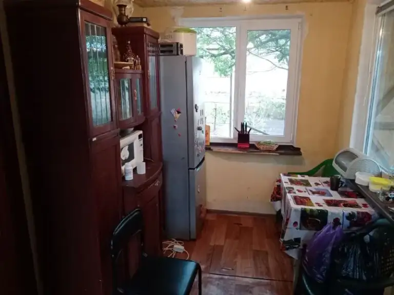 Продаётся уютная двухэтажная дача на двух участках 8,4 сотки

🌇Донецк в садоводческом товариществе сосна в ленинском районе, ориентир за авдотьино и пгт ларино. 📍

💦Имеется своя скважина, проблем с водой нет, вода заведена в дом через систему расширительного бака, в доме есть разводка канализации, готовая под сан узел, выгребная яма, интернет, кондиционер ( заправлялся и чистился летом).
✅Первый этаж- кухня и зала, печное отопление, второй этаж  - спальня, добротная не крутая удобная лестница на второй этаж. Дом утеплён пенопластом снаружи, крыша минватой, балкон закрыт, везде пластиковые окна, первые входные двери пластиковые, вторые в дом - железные.
✅Требуется косметический ремонт. На участках имеется дачный полив, летний душ( бак с подогревом), сарай, уличный туалет.

💰Цена 1 400 000 ₽

📲☎️+79496377265 Виталий

🛫Подписаться  |  дать объявление
📲Наш max - фотография - 6