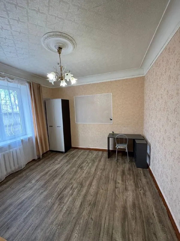 Продам 2-х комнатную квартиру !

🌇Харцызск, центр.   Ул. Сергея лазо. 📌

✅Общая площадь 48.4 кв. М, 1 этаж 2 этажного дома.
✅Комнаты раздельные, состояние жилое, есть кладовая.
✅Окна пластиковые, стоят решетки.

📑Документы готовы, прописанных нет.
👍Хорошее расположение : школа, детский сад, магазины, рынок, автовокзал.

💰Цена 3 200 000 ₽

📲☎️+79493418412 Лилия ан терем

🛫Подписаться  |  дать объявление
📲Наш max - фотография - 5
