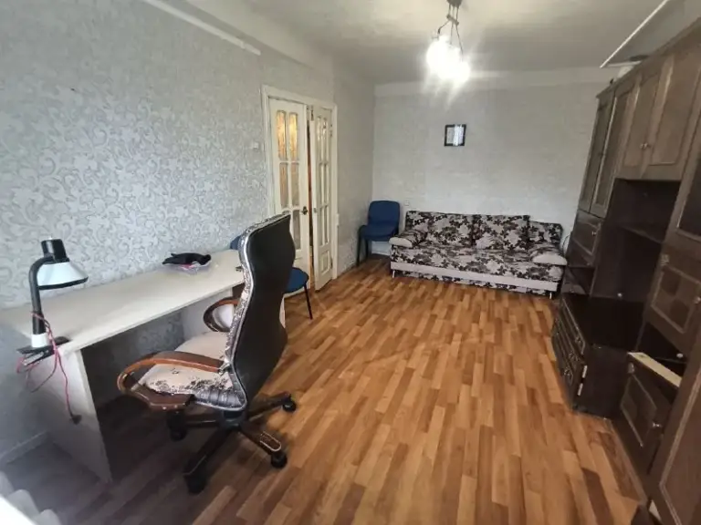 Продажа однокомнатной квартиры в центре донецка ворошиловский район!

Стройте свое пространство с агентством недвижимости город
Вы мечтаете - мы реализовываем💫

Лучшая локация города 🌆
Набережная - площадь ленина
Площадь конституции 4

☎️+79495138558

📄Прописанных нет.
📄Документы готовы к быстрой сделке.

📌Общая квадратура 30 кв м
📌4Тый этаж из 5
📌Квартира теплая
📌Вода по графику
📌Установлены пластиковые окна
📌Коммуникации поменяны
📌Застекленная лоджия
📌Требуется косметический ремонт
📌В квартире остается вся мебель и техника

Транспортная развязка в любую точку города
Магазины, супермаркеты
Кафе, рестораны и т. Д

Стоимость 3 600 000 ₽
Реальному покупателю возможен торг!
Ключи в агентстве, показ в любое время!

☎️+79495138558 - фотография - 3
